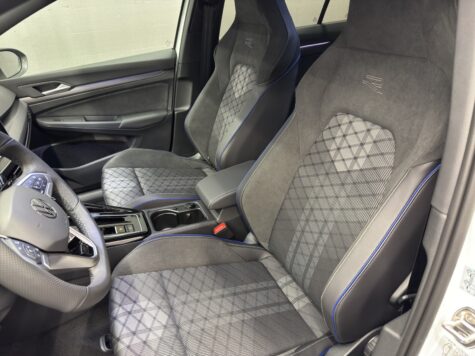 VW – Golf VIII 1.5 eTSI R-Line DSG