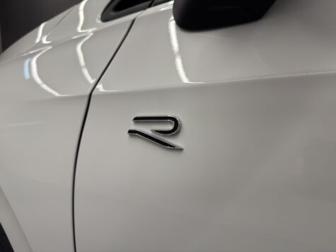 VW – Golf VIII 1.5 eTSI R-Line DSG