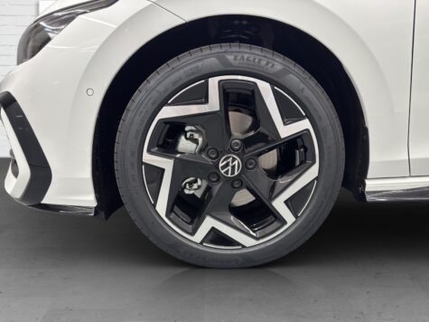 VW – Golf VIII 1.5 eTSI R-Line DSG