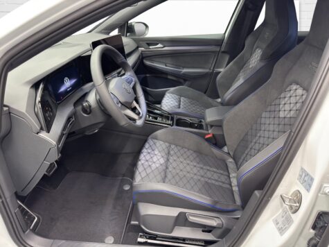 VW – Golf VIII 1.5 eTSI R-Line DSG
