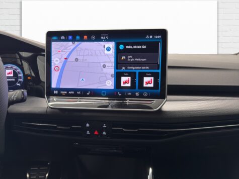 VW – Golf VIII 1.5 eTSI R-Line DSG