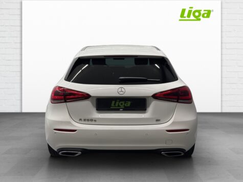 Mercedes-Benz – A 250 e Progressive