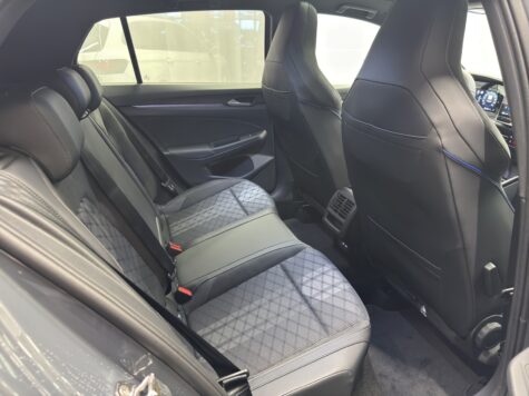 VW – Golf VIII 1.5 eTSI R-Line DSG