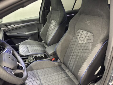 VW – Golf VIII 1.5 eTSI R-Line DSG