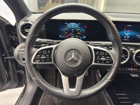 Mercedes-Benz – A 250 Progressive 4Matic