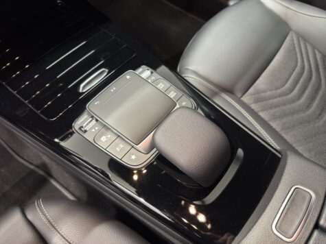 Mercedes-Benz – A 250 Progressive 4Matic