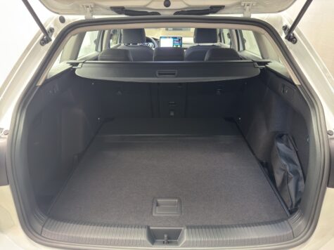 VW – Golf VIII Variant 2.0 TDI Life DSG