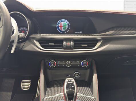Alfa Romeo – Stelvio 2.0 Q4 280 Estrema