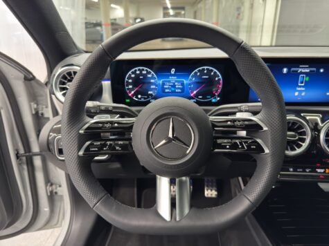 Mercedes-Benz – A 200 AMG Line