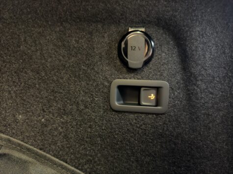 VW – Golf VIII Variant 1.5 eTSI R-Line DSG