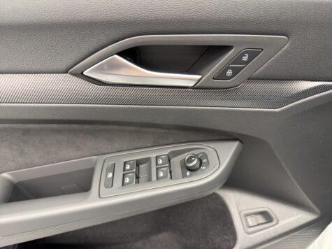 VW – Golf VIII Variant 1.5 eTSI R-Line DSG