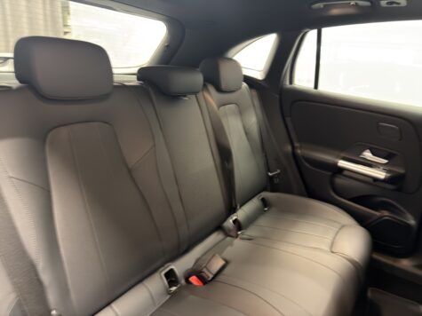 Mercedes-Benz – GLA 200 Progressive Line Night Star