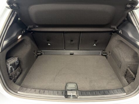 Mercedes-Benz – GLA 200 Progressive Line Night Star