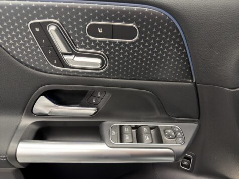 Mercedes-Benz – GLA 200 Progressive Line Night Star