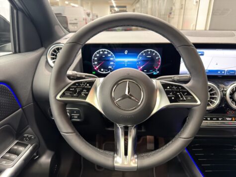 Mercedes-Benz – GLA 200 Progressive Line Night Star