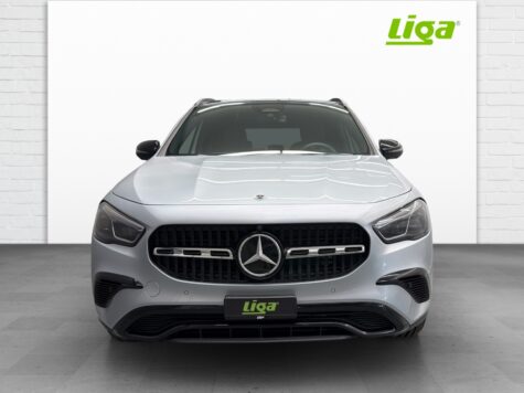 Mercedes-Benz – GLA 200 Progressive Line Night Star