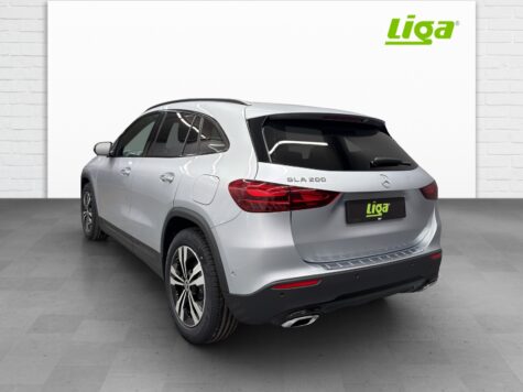 Mercedes-Benz – GLA 200 Progressive Line Night Star