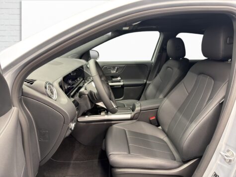 Mercedes-Benz – GLA 200 Progressive Line Night Star