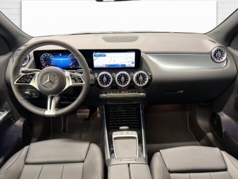 Mercedes-Benz – GLA 200 Progressive Line Night Star