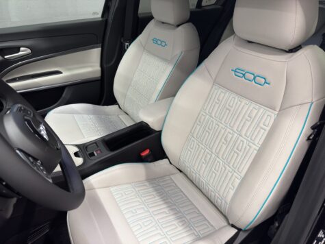 Fiat – 600 1.2 Hybrid La Prima