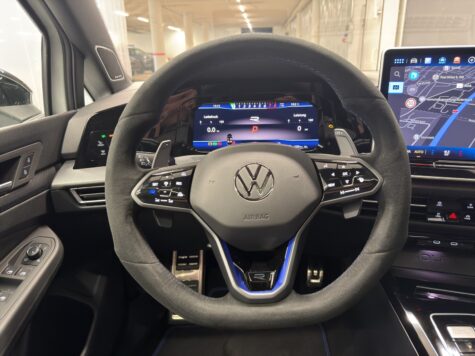 VW – Golf VIII 2.0 TSI R DSG 4motion