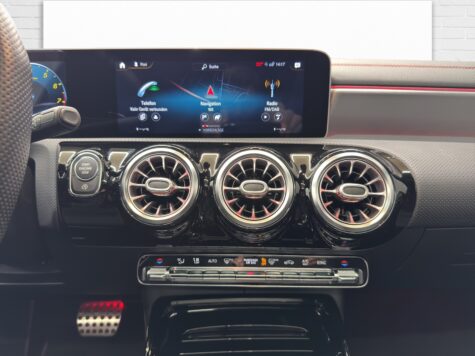 Mercedes-Benz – AMG CLA 35 4matic