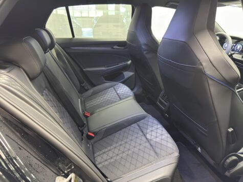 VW – Golf VIII 1.5 eTSI R-Line DSG