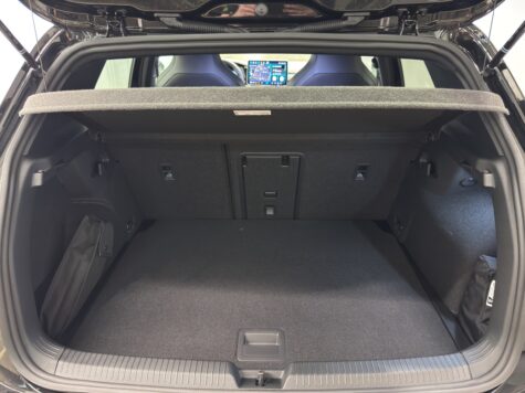 VW – Golf VIII 1.5 eTSI R-Line DSG