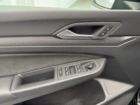 VW – Golf VIII 1.5 eTSI R-Line DSG