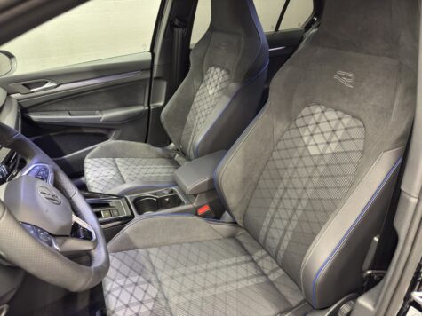 VW – Golf VIII 1.5 eTSI R-Line DSG