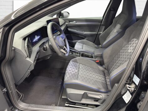 VW – Golf VIII 1.5 eTSI R-Line DSG