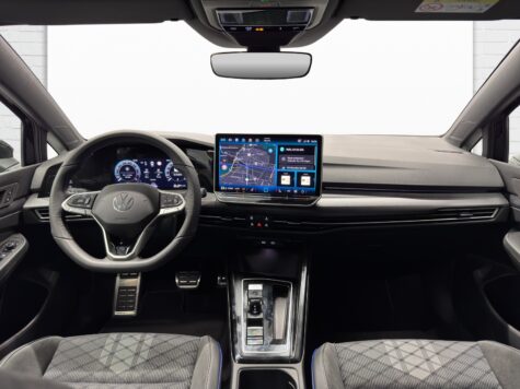 VW – Golf VIII 1.5 eTSI R-Line DSG