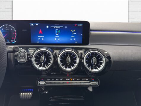 Mercedes-Benz – A 220 d AMG Line