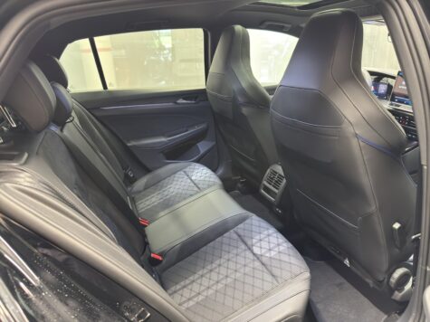 VW – Golf VIII 1.5 eTSI R-Line DSG