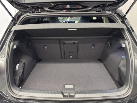 VW – Golf VIII 1.5 eTSI R-Line DSG