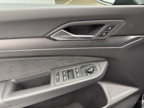 VW – Golf VIII 1.5 eTSI R-Line DSG