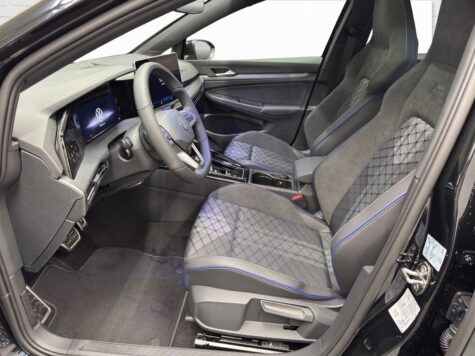 VW – Golf VIII 1.5 eTSI R-Line DSG