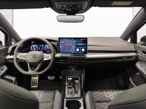 VW – Golf VIII 1.5 eTSI R-Line DSG