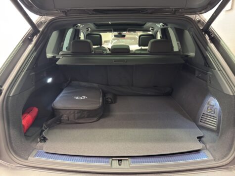 VW – Touareg 3.0 V6 TSI PHEV R Final Edition