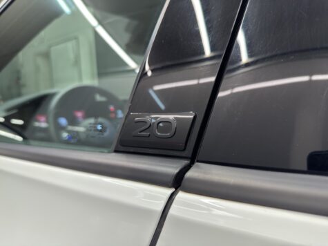 VW – Golf VIII 2.0 TSI R 20 Years DSG 4motion