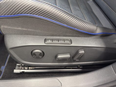 VW – Golf VIII 2.0 TSI R 20 Years DSG 4motion