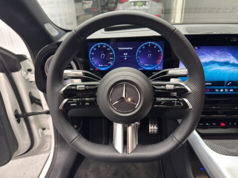 Mercedes-Benz – CLA 220 AMG Line 4Matic