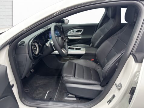 Mercedes-Benz – CLA 220 AMG Line 4Matic