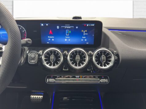 Mercedes-Benz – GLA 200 AMG Line Night Star
