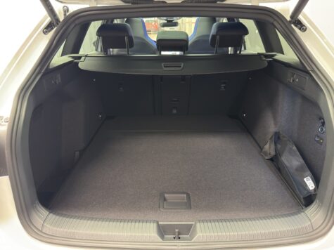 VW – Golf VIII Variant 2.0 TSI R DSG 4motion