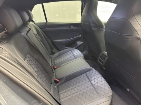 VW – Golf VIII 1.5 eTSI R-Line DSG