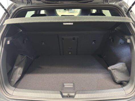 VW – Golf VIII 1.5 eTSI R-Line DSG