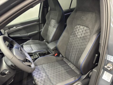 VW – Golf VIII 1.5 eTSI R-Line DSG