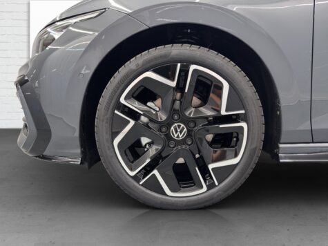VW – Golf VIII 1.5 eTSI R-Line DSG
