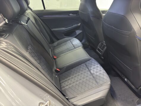 VW – Golf VIII 1.5 eTSI R-Line DSG